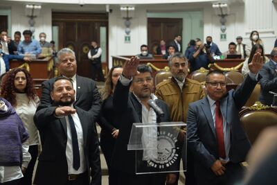 Rinden protesta tres diputados de Morena suplentes para discusión del presupuesto