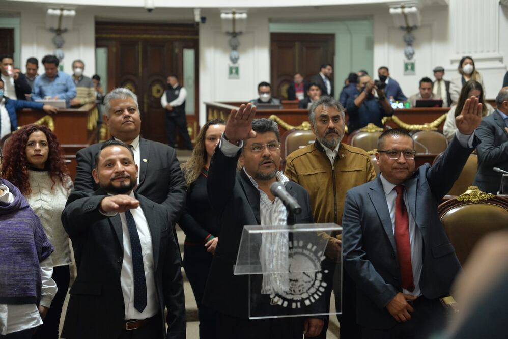 Los tres diputados suplentes que rindieron protesta en el pleno de Donceles estarán hasta el 17 de Diciembre. Foto. Especial