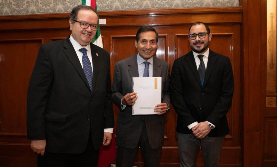 Leonardo Lomelí Vanegas, rector de la UNAM y Rogelio Ramírez de la O, titular de SHCP. Foto: Especial