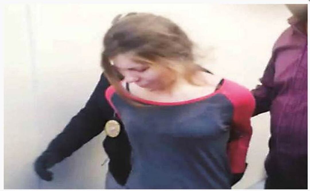 Anastasia Lechtcheko, 19, was arrested today for killing and dismembering her mother, 45, and her 12-year-old sister in Tijuana, Mexico. (Photo: El Universal )