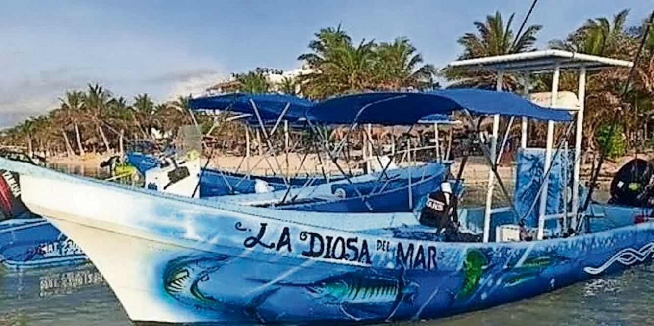 La lancha La diosa del mar naufragó cuando regresaba de Isla Mujeres con rumbo a Cancún. Foto: Especial