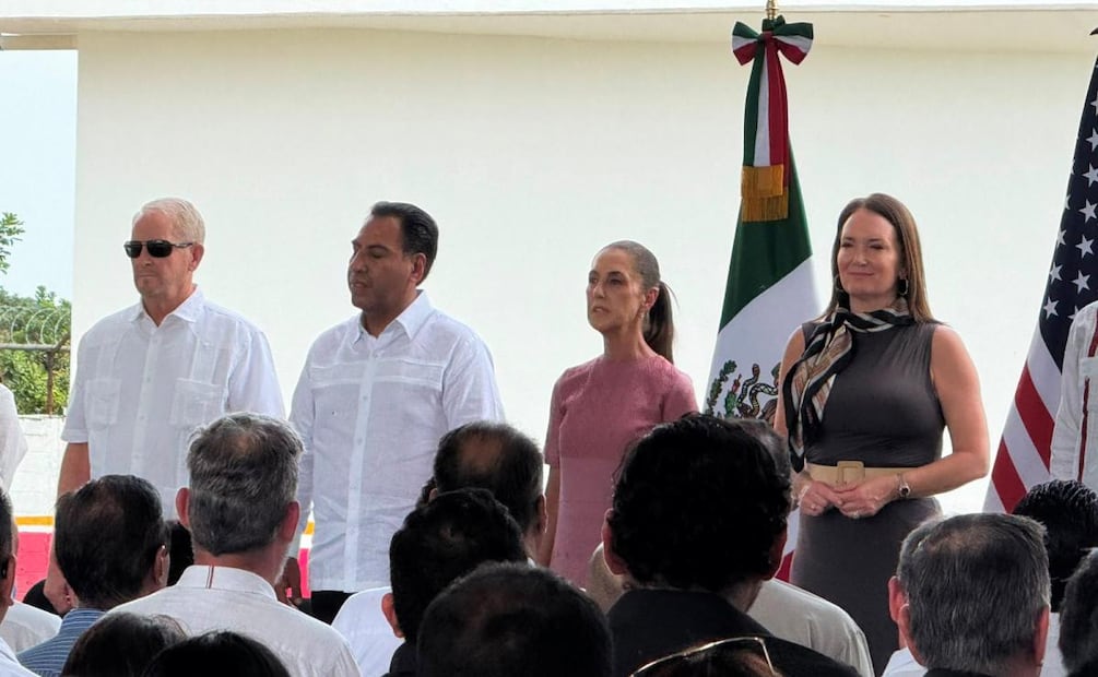 Embajador estadounidense en México, Ronald Johnson; gobernador de Chiapas, Eduardo Ramírez Aguilar; presidenta Claudia Sheinbaum y la secretaria de Agricultura de Estados Unidos, Brooke L. Rollins, inauguran planta de moscas contra el gusano barrenador (27/06/2026). Foto: Salvador Corona / EL UNIVERSAL