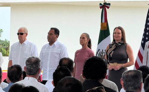 Mexico and U.S. open sterile fly plant to combat livestock pest