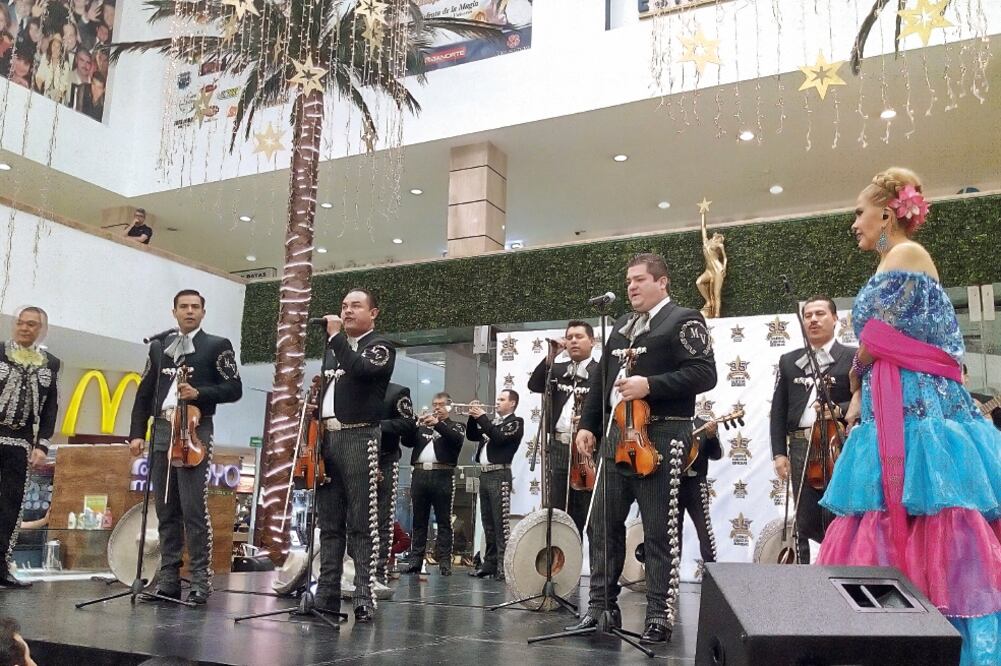 Los músicos se presentaron en Galería Plaza de las Estrellas. (JANET MÉRIDA. EL UNIVERSAL)