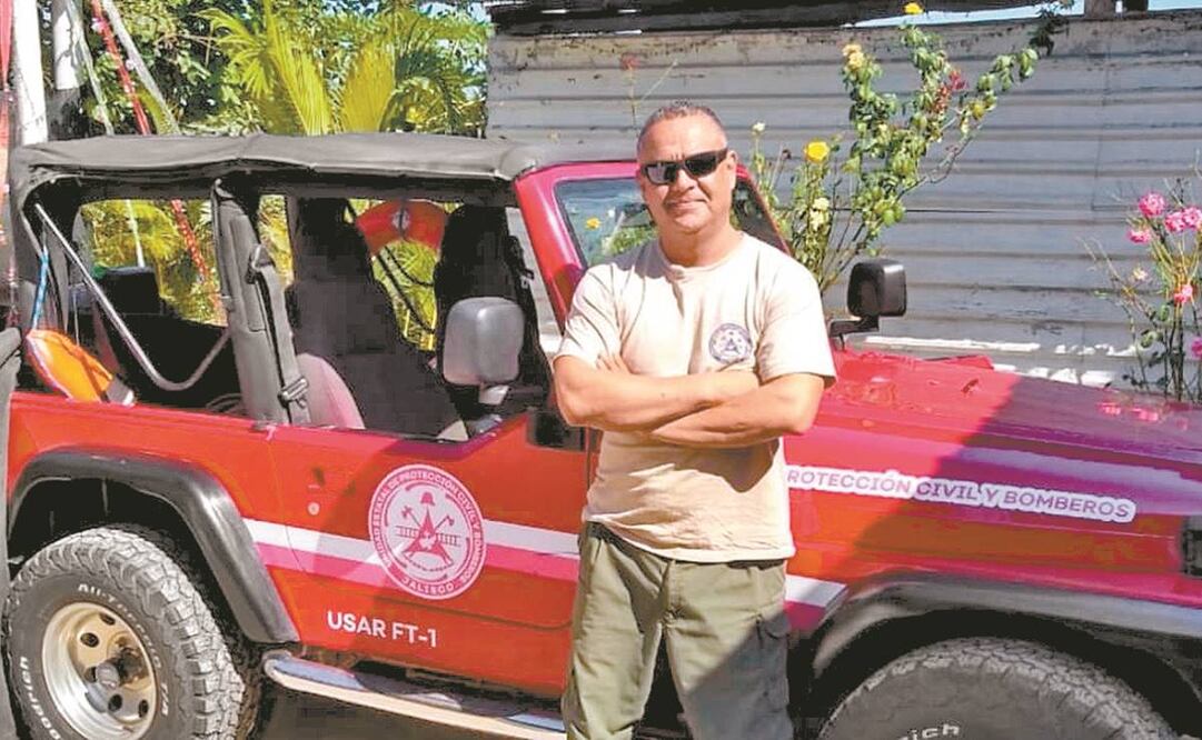 Arturo García Pulido actualmente está a cargo de la Base Regional de Puerto Vallarta en la costa norte de Jalisco, donde trabajan 18 oficiales. Fotos: CORTESÍA UNIDAD ESTATAL DE PROTECCIÓN CIVIL Y BOMBEROS