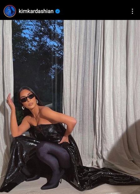 Kim Kardashian muestra cómo se lleva ahora un vestido de lentejuelas