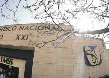 Proveedores de golosinas salen de edificios del IMSS