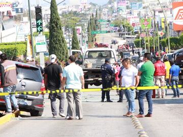 Tráiler se queda sin frenos y embiste a varios vehículos en Chiapas; hay tres lesionados