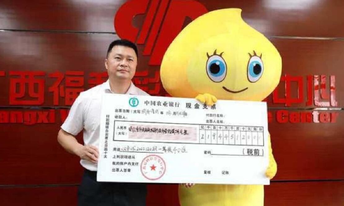 Un hombre ganó 30 millones de euros en la lotería, pero decidió ocultarlo a su familia. FOTO: Twitter @quepasa_oficial