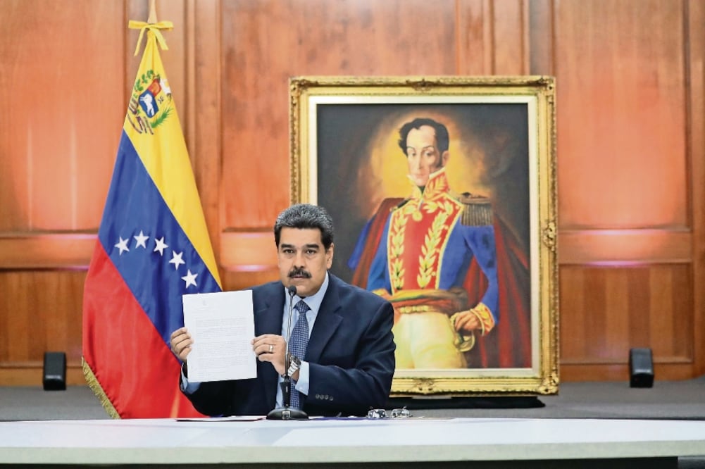 El presidente de Venezuela, Nicolás Maduro, habla durante una rueda de prensa ayer en Caracas, en la cual lanzó un ultimátum al Grupo de Lima para que rectifique la postura sobre su gobierno. Foto: MIGUEL GUTIÉRREZ. EFE