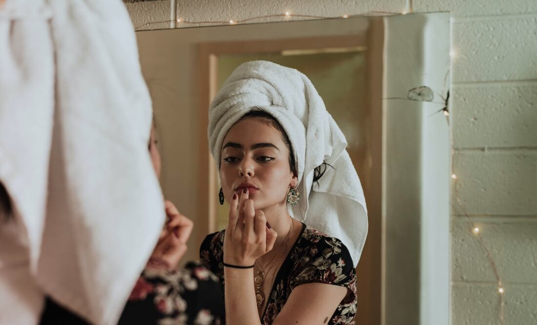Mejora tu rutina de belleza aplicando los productos adecuados / Foto: Unsplash