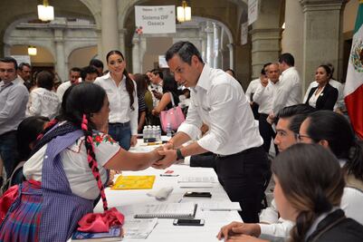 Equipo de Murat acudirá a comunidades en Oaxaca