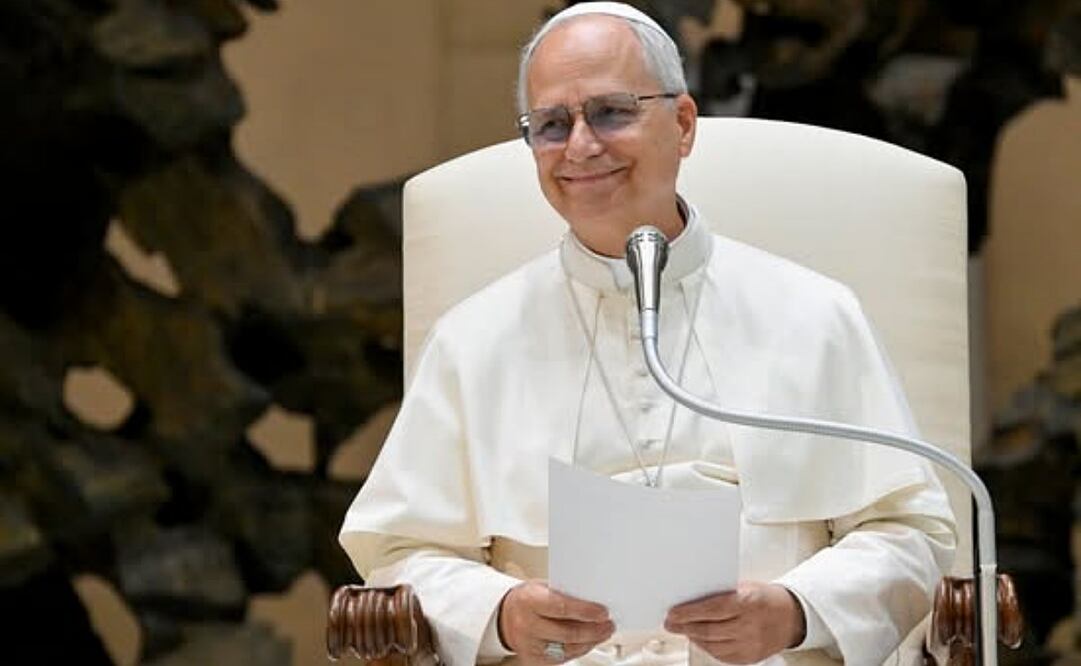 Una imagen proporcionada por los medios de comunicación del Vaticano muestra al Papa León XIV durante la audiencia general semanal en el Aula Pablo VI, Ciudad del Vaticano, el 20 de agosto de 2025. Foto: EFE