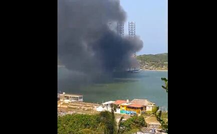 Se incendia plataforma petrolera en desuso en el sur de Veracruz; no se reportan lesionados