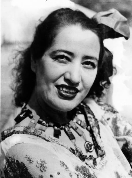 Lucha Reyes, cantante, retrato
Colección Casasola, Serie Teatro, radio, televisión XEW y otros
1935~
Fototeca Nacional. Coordinación Nacional de Difusión
© Secretaría de Cultura. Instituto Nacional de Antropología e Historia. México
CC BY-NC-ND 4.0
https://repositorio.inah.gob.mx/o-824164