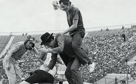 Chespirito se presentó en donde torturaron estudiantes.- Ballarta