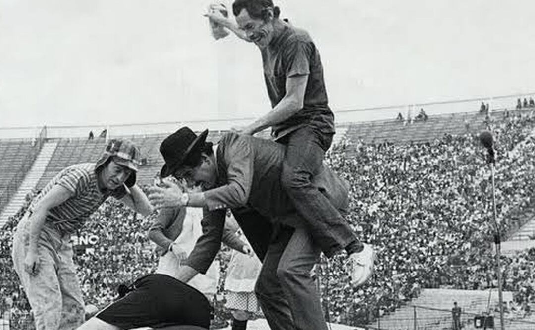 En 1977 Chespirito llevó a sus icónicos personajes "El Chavo del 8" y "El Chapulín Colorado" al Estadio Nacional. 