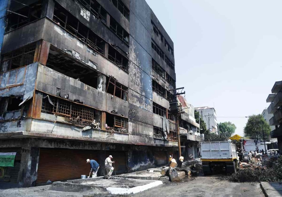 Locatarios y comerciantes del Mercado de Sonora concluyeron las labores de limpieza, luego de retirar por completo los restos calcinados que dejó el siniestro.  Foto: Carlos Mejía / EL UNIVERSAL