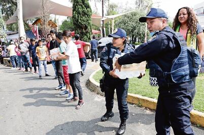 Arman cadenas de solidaridad tras el terremoto