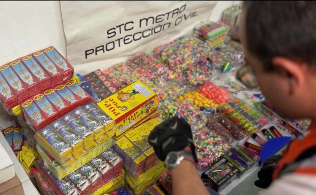 Operativo Cero Pirotecnia: Decomisan 327kg de mercancía diversa de fuegos artificiales en estaciones del metro.
Foto: Especial.