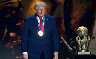 Trump recibe Premio de la Paz durante ceremonia del sorteo del Mundial 2026