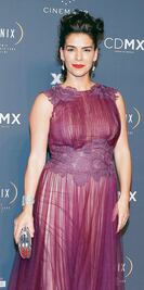 “Hermana” en teatro, madre en casa