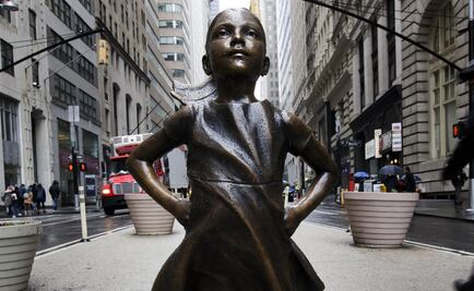 Ponen chaleco antibalas a "La niña sin miedo" de Wall Street