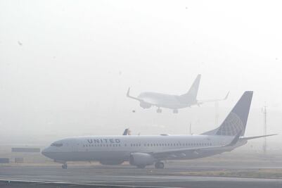 AICM suspende operaciones debido a un banco de niebla