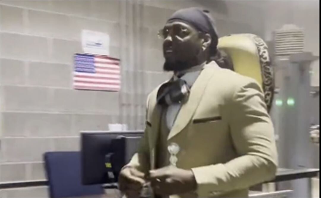 Derrick Henry llegó al estadio con traje de charro - Foto: Especial