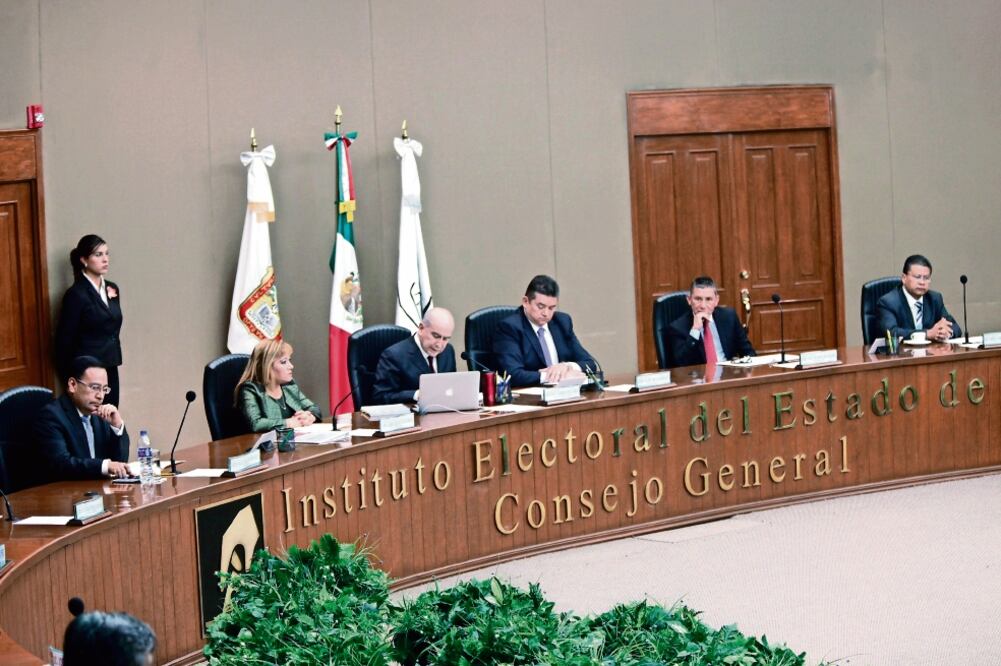 Los representantes del PRI y PRD ante el IEEM pidieron que se certificara que ningún instituto político presentó solicitud para ir en coalición (ARCHIVO EL UNIVERSAL)