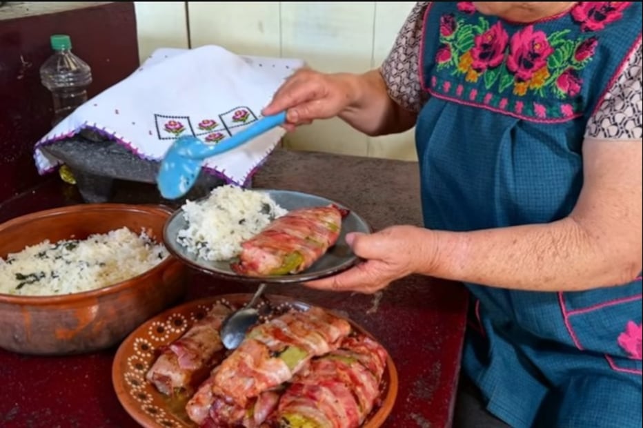 Doña Ángela transforma ingredientes simples como el nopal en un platillo fácil y rendidor. Foto: YouTube / De Mi Rancho a Tu Cocina