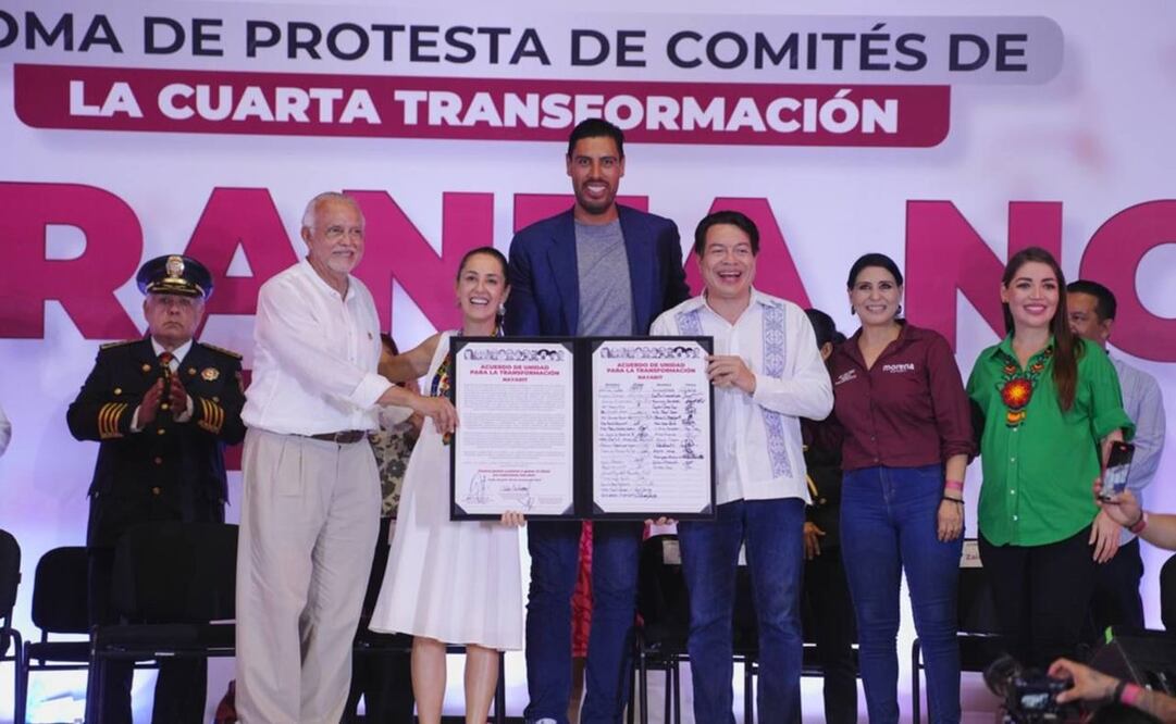 Aspirante a la presidencia, Claudia Sheinbaum, acompañada de militantes y el gobernador de Nayarit, Miguel Ángel Navarro en evento. Foto: Especial