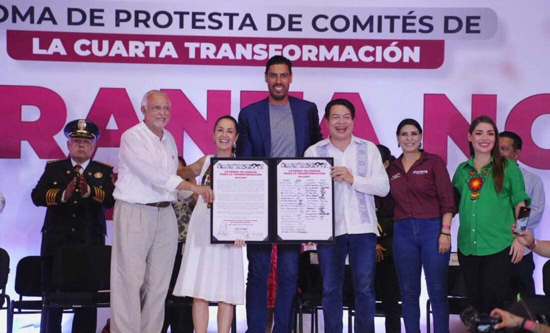 Aspirante a la presidencia, Claudia Sheinbaum, acompañada de militantes y el gobernador de Nayarit, Miguel Ángel Navarro en evento. Foto: Especial