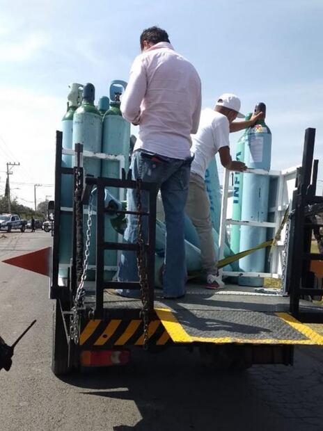 Recuperan camión robado con 44 tanques de oxígeno en Estado de México