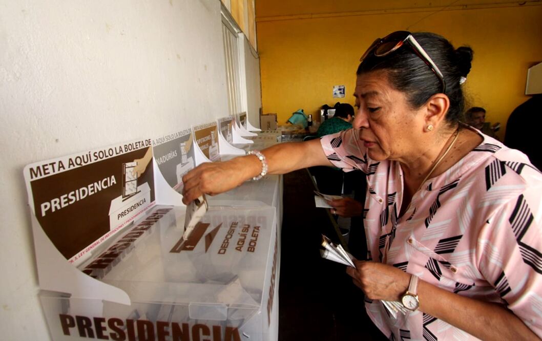 Una mujer vota para Presidente en las elecciones de 2024, en Puebla. Foto: archivo Omar Contreras/EL UNIVERSAL