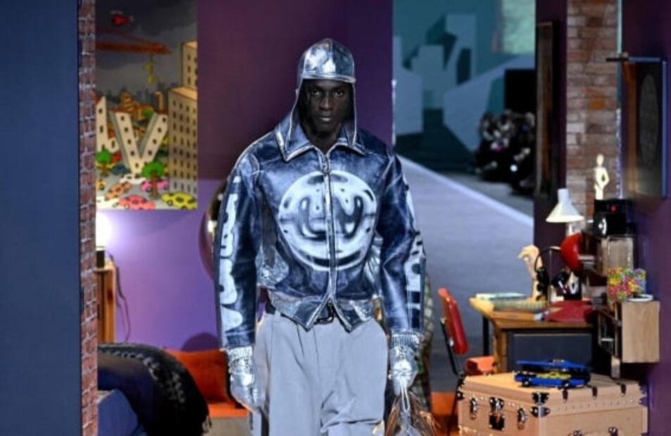 Rosalía se convierte en la sensación del desfile de Louis Vuitton 