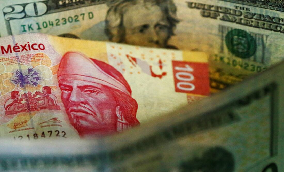 A picture illustration shows Mexican pesos and U.S. dollars banknotes - Photo: REUTERS