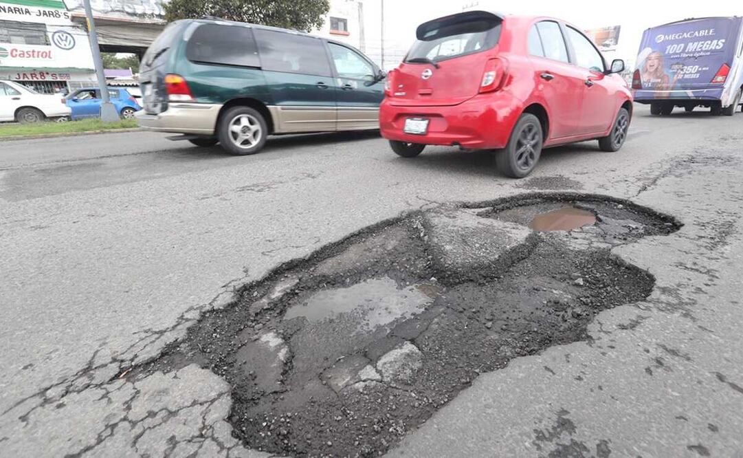 Programa para indemnizar a automovilistas afectados por baches en Toluca comenzará hasta 2023, dice alcalde. Foto: Jorge Alvarado / EL UNIVERSAL