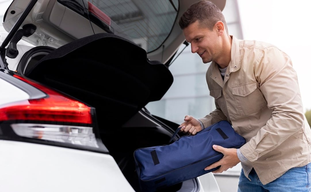 En temporada de calor, la temperatura al interior del auto es aún peor. Foto: Freepik