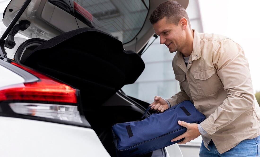 En temporada de calor, la temperatura al interior del auto es aún peor. Foto: Freepik