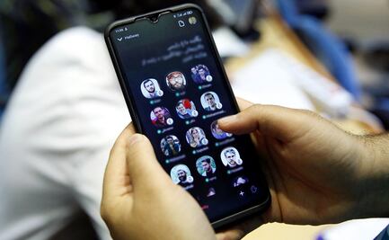 Personas tocan su celular 142 veces al día y pasan más de 18 horas a la semana usándolo: encuesta