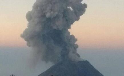 Colima volcano spews column of gas