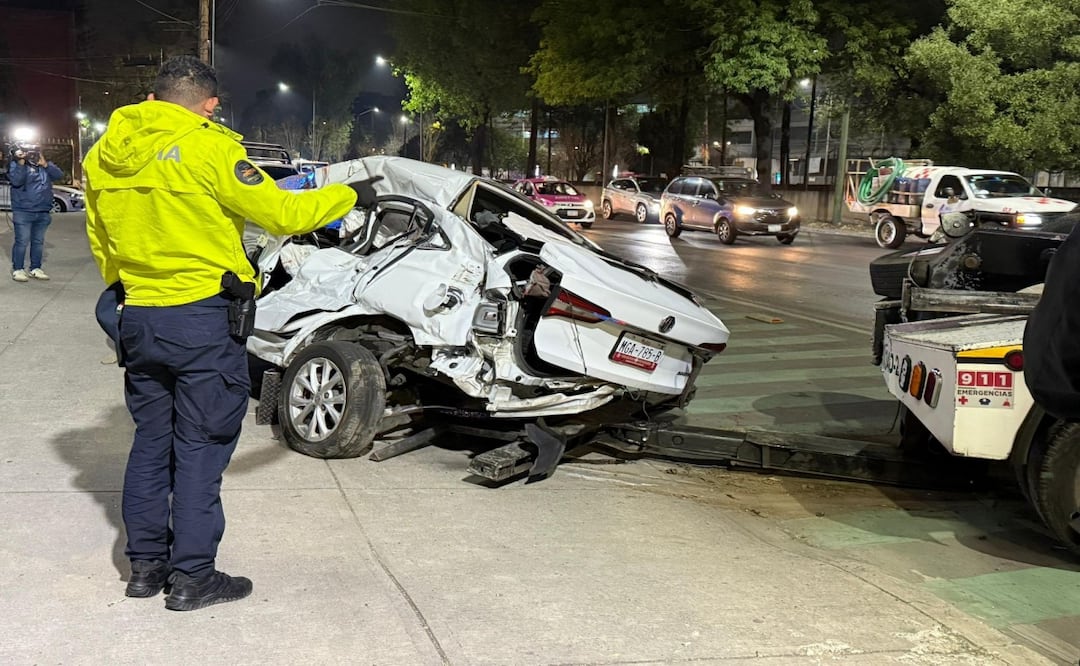 Muere joven tras volcadura en Calzada de Tlalpan; accidente ocurrió en Coyoacán cerca del Hotel Real del Sur. Foto: Especial