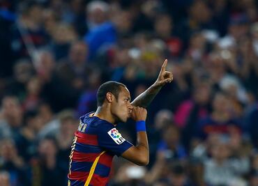 Neymar conduce al Barcelona a la victoria frente al Rayo