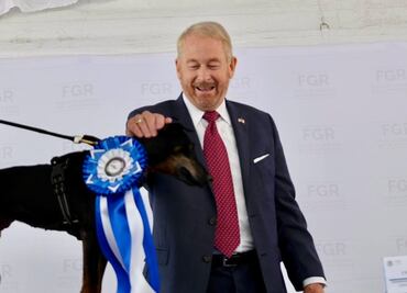 Se jubilan héroes de cuatro patas que detectaron hasta 50 mil pastillas de fentanilo; EU ha donado 269 perros para seguridad: Johnson