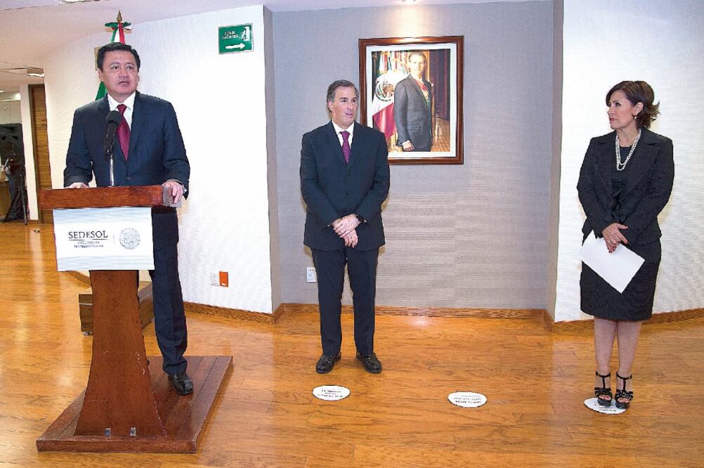 El secretario de Gobernación, Miguel Ángel Osorio Chong, dio posesión a José Antonio Meade Kuribreña como titular de Sedesol, en sustitución de Rosario Robles Berlanga (ESPECIAL)