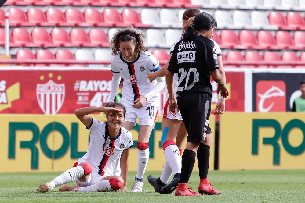 Jugadoras de Chivas celebrando el triunfo ante Necaxa FOTO/IMAGO7