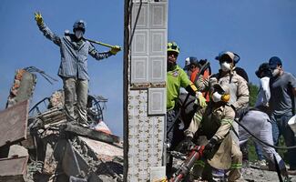 Colombia vive horas críticas tras terremoto; se estrecha la posibilidad de hallar sobrevivientes