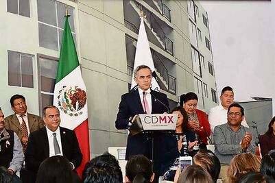 Defiende Mancera derechos de CDMX 