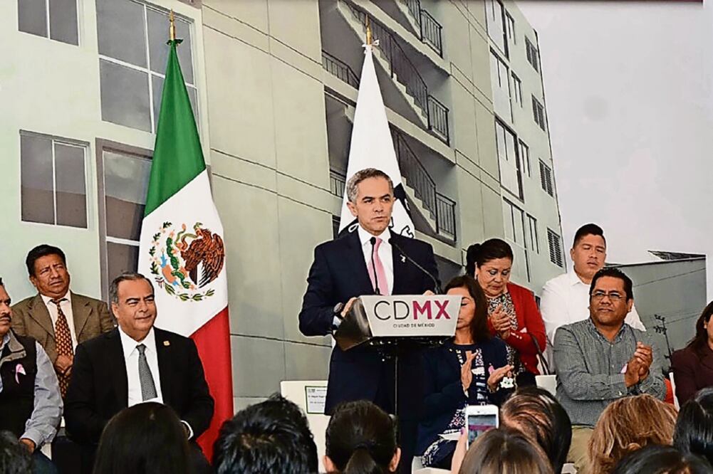 El jefe de Gobierno, Miguel Ángel Mancera, estuvo ayer en la delegación Gustavo A. Madero, donde continuó con la entrega de vivienda de interés social (CDMX)